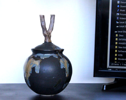 iXhayi Moon Jar